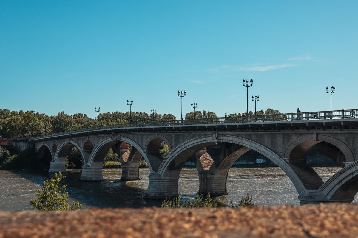 Le pont Saint-Pierre sur la Garonne à Toulouse