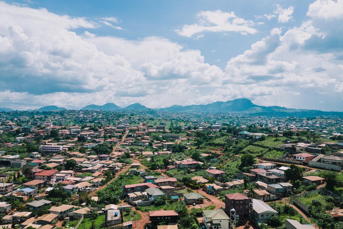 Yaoundé vue du ciel, au pied des collines
